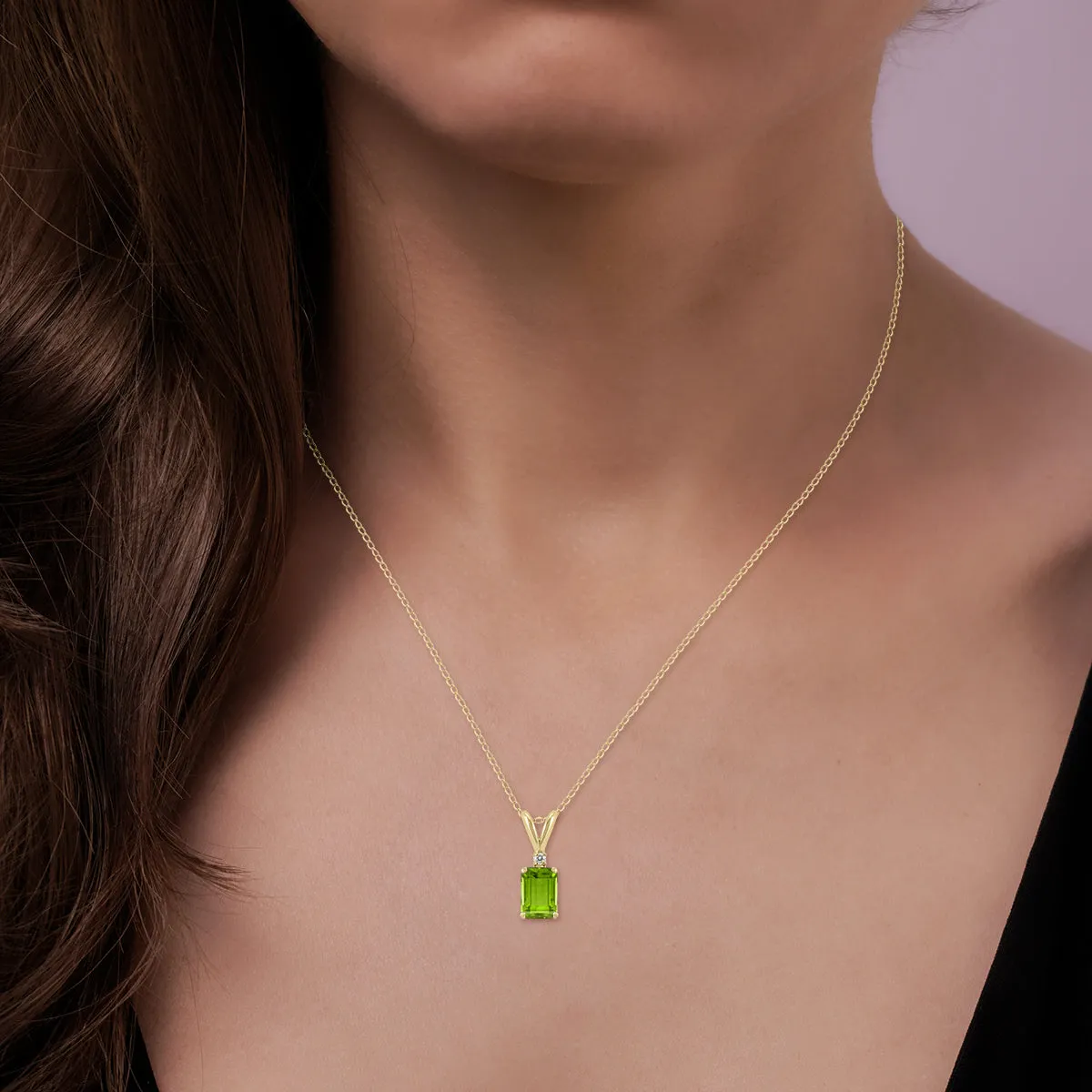 14K Yellow Gold 8X6Mm Emerald Shaped Peridot And Diamond Pendant