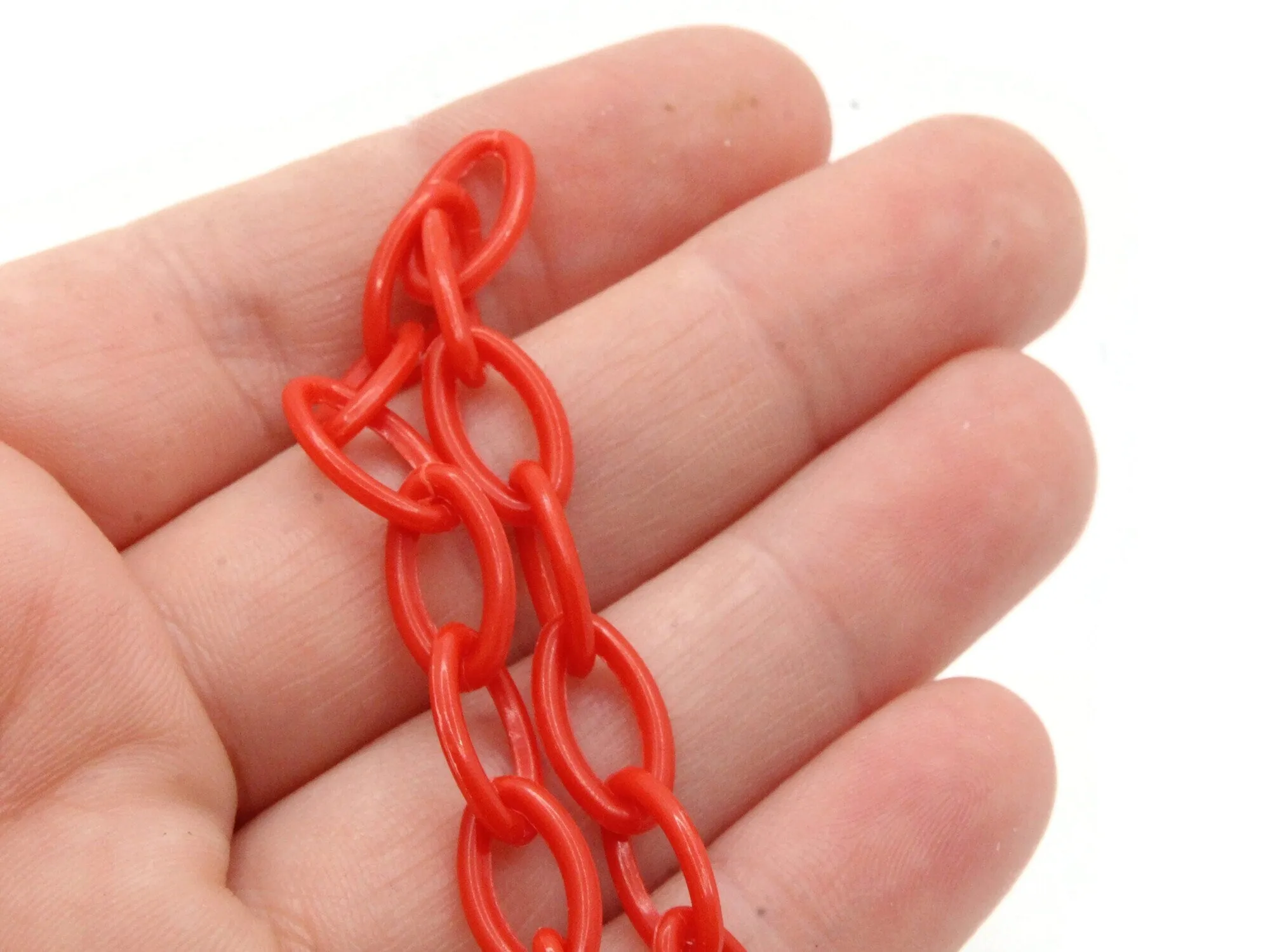 15.75 Inch Red Plastic Oval Chain - 40cm chain - 13x8mm links