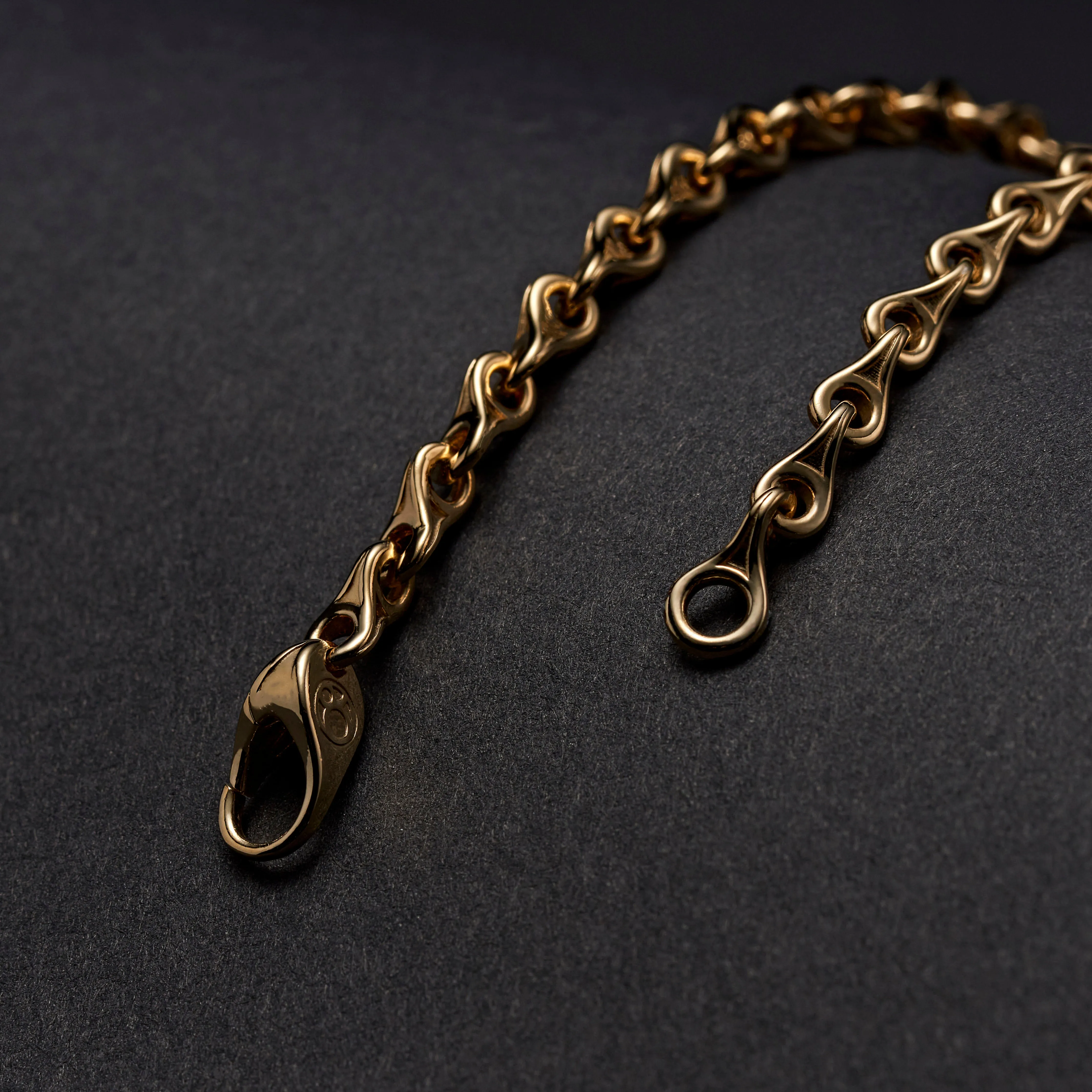 18k Gold Teardrop Chain Bracelet