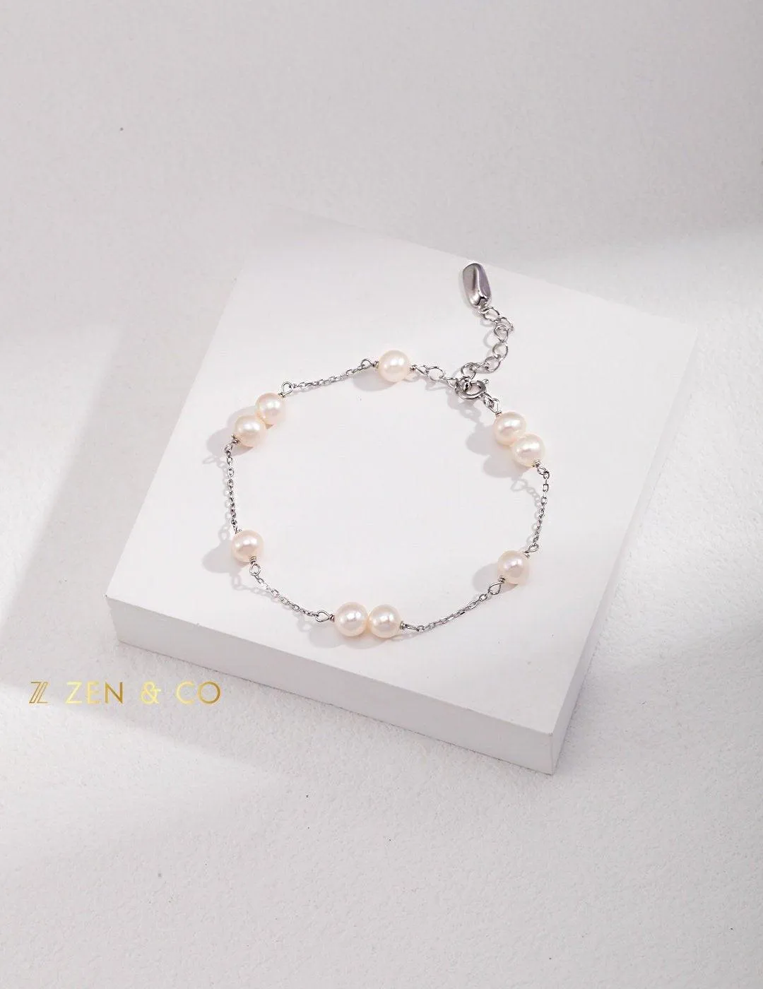 BLAIR Minimalist Pearl Bracelet