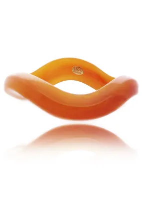 KENNETH JAY LANE AMBER Resin Wavy Bangle