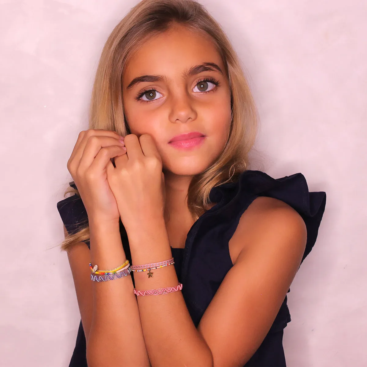 KIDS BRACELET IN BRIGHT YELLOW & GOLD TONES