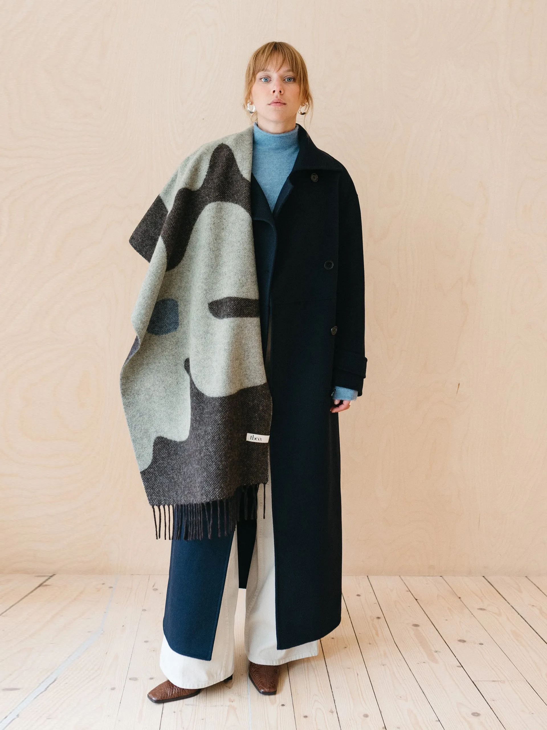 Lambswool oversized scarf in flora jacquard