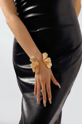 Retro Wide Metal Flower Open Bangle - Gold